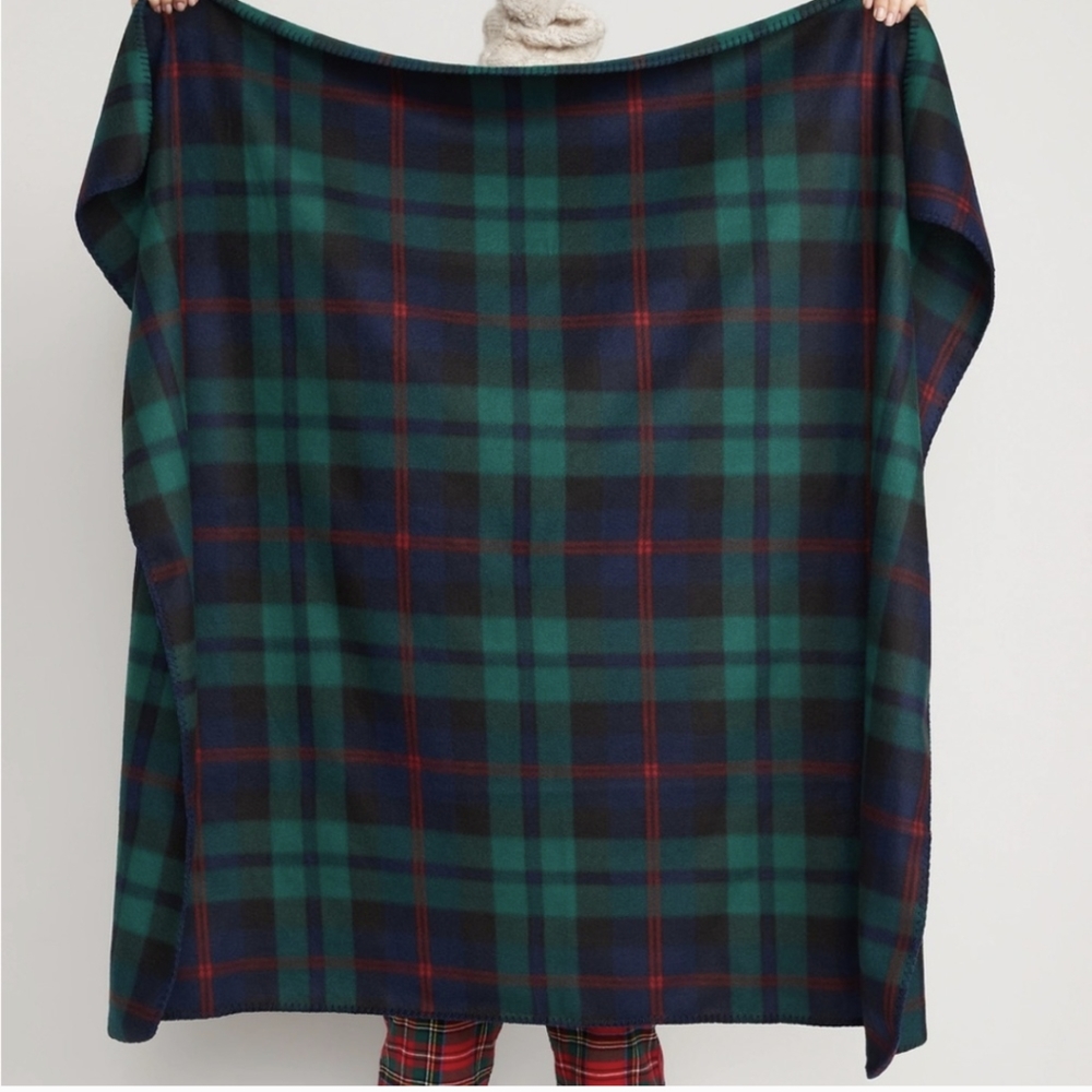 NWT old navy fleece blanket